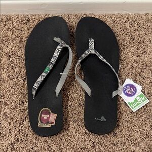 NWT Sanuk Women's Yoga Joy Black and Gray Sandals Size 11